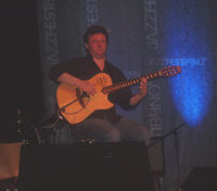 Francouzský kytarista Sylvain Luc na festivalu JazzFestBrno 2007 (foto: Milan Tesař)