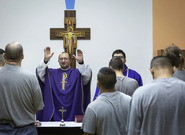 Deset věznic v Česku participuje na proměně životů vězňů pomocí biblických textů