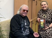 V knize Štěstí najdeš na prýglu si přečtete pohádky v hantecu